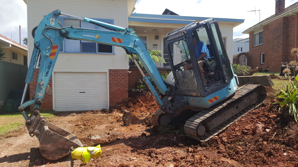 DCI Earthmoving | general contractor | 68 Misty Vale Way, Hollisdale NSW 2446, Australia | 0407496561 OR +61 407 496 561