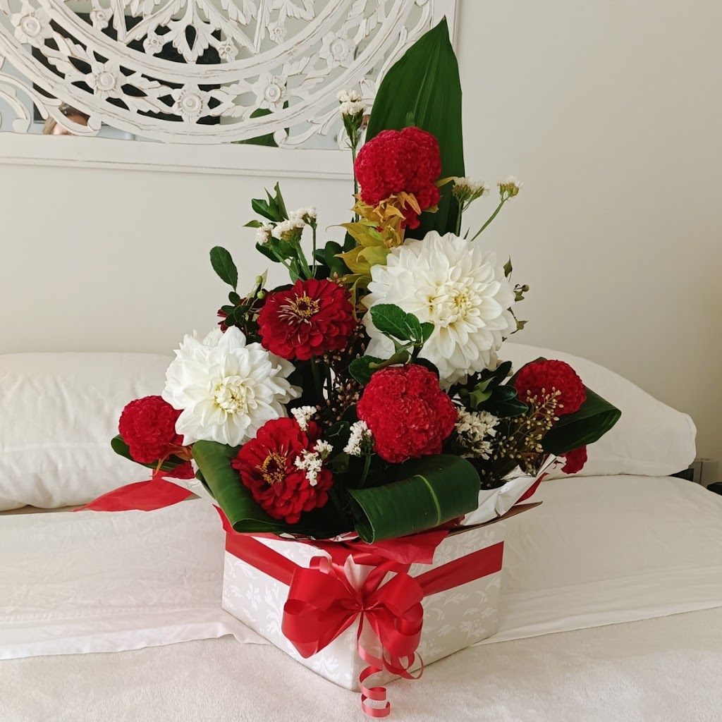 Bathurst Flower Farm Florist | 2 Merrick Cl, Kelso NSW 2795, Australia | Phone: 0413 015 235