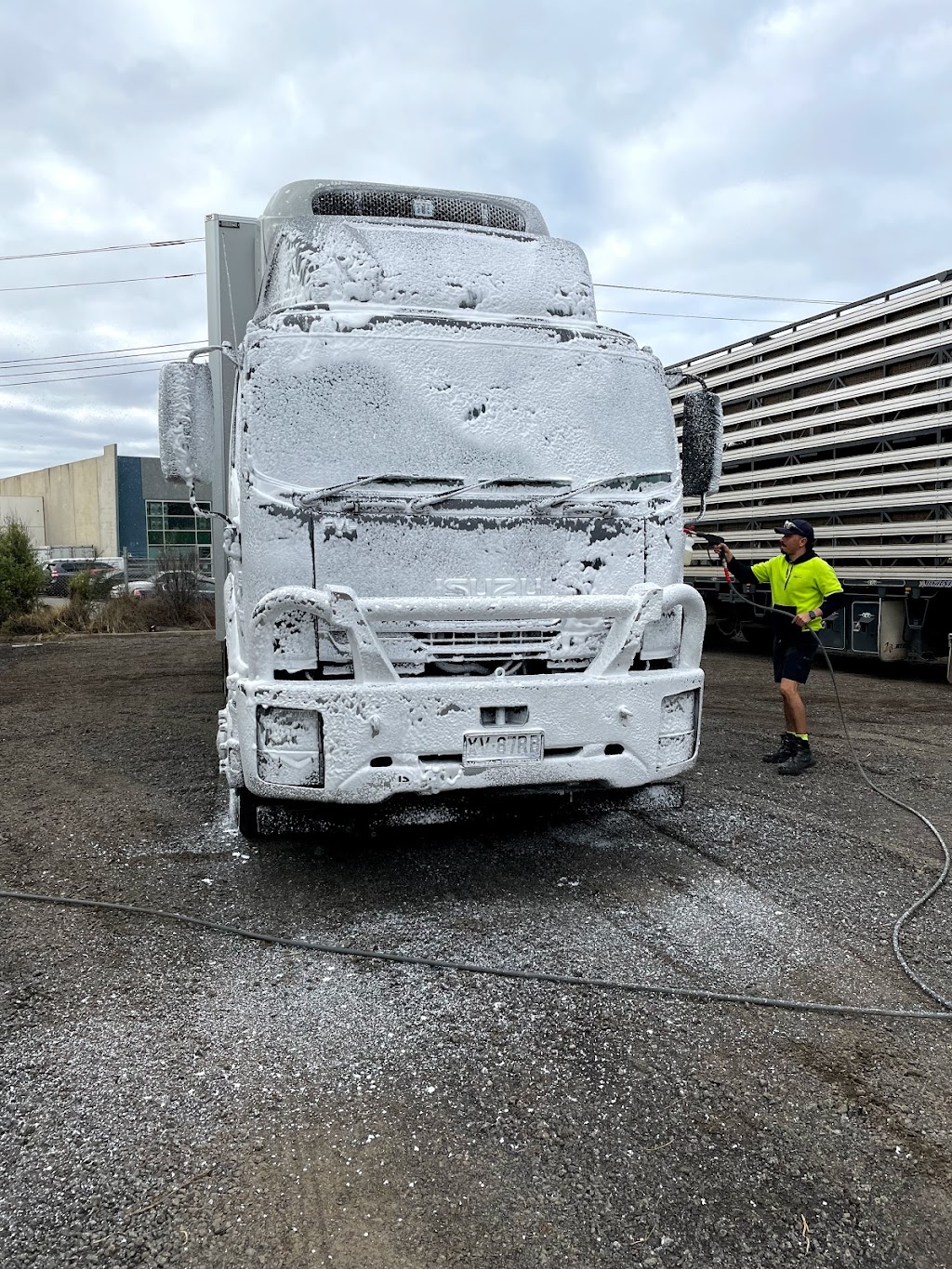 ShinyTruck. Mobile Truck & Machinery Wash | car wash | Unit 3/577 Geelong Rd, Brooklyn VIC 3012, Australia | 0448912698 OR +61 448 912 698