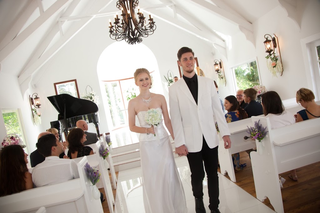 Tamborine Wedding Chapel | 160 Main Western Rd, Tamborine Mountain QLD 4272, Australia | Phone: (07) 5545 0989