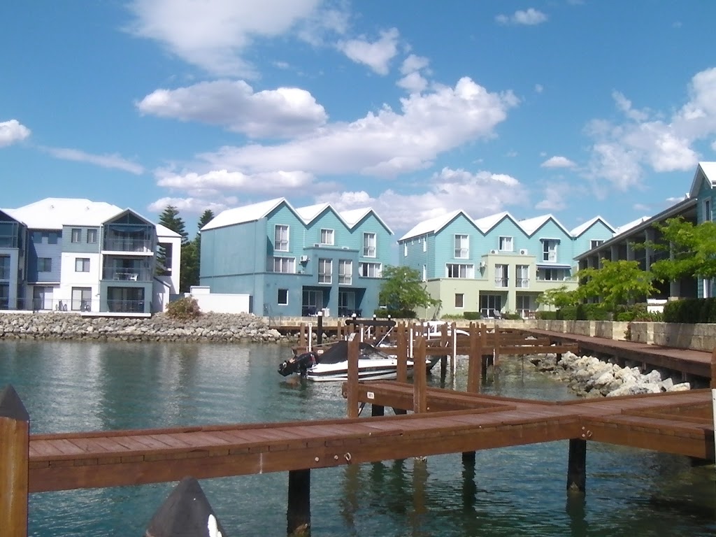 APOLLO QUAY HOLIDAY APARTMENT | 9/20 Apollo Pl, Halls Head WA 6210, Australia | Phone: 0438 586 229