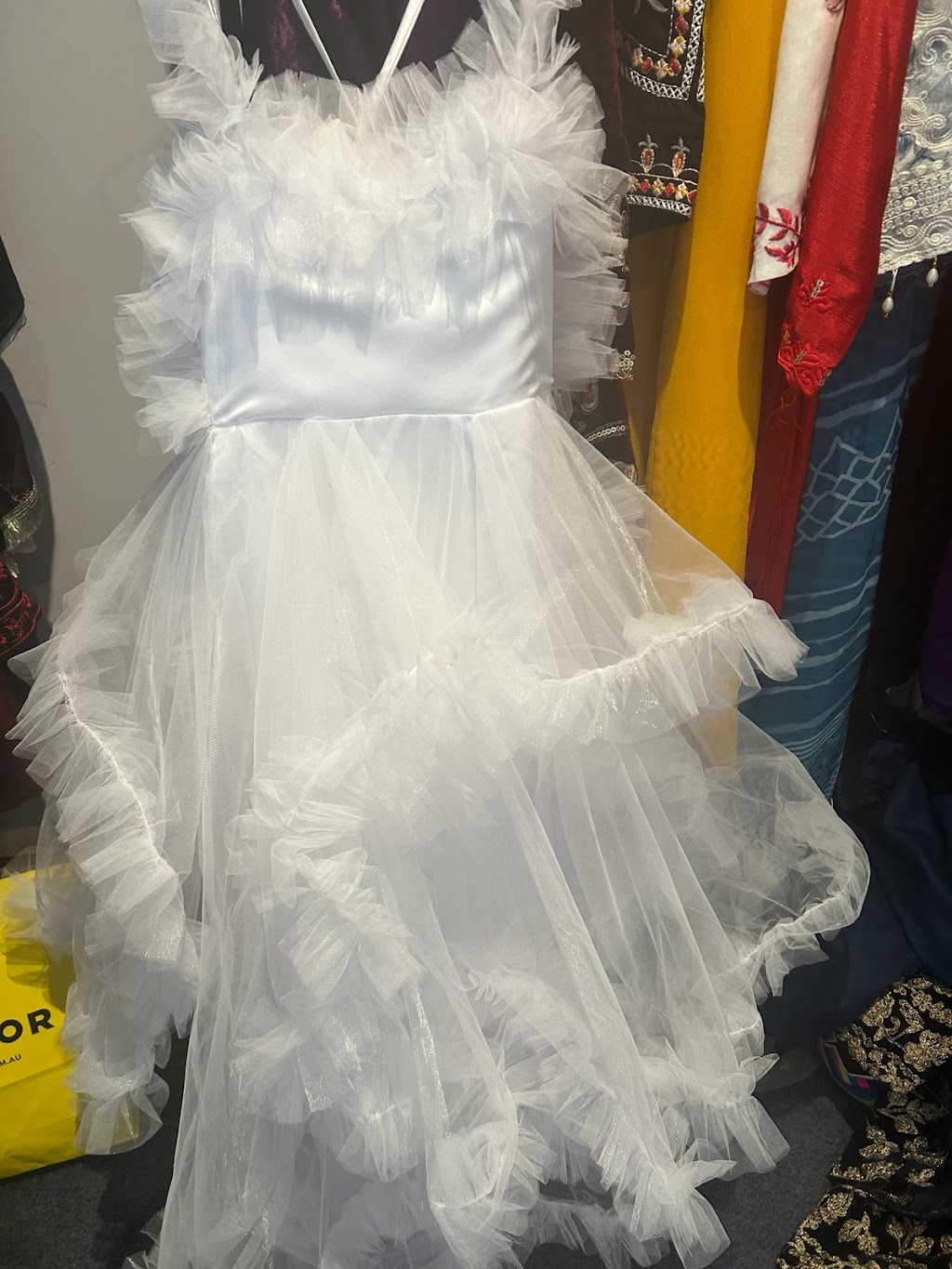 Poonam alterations& press-ironing service | 6 Conway Ct, Highton VIC 3216, Australia | Phone: 0402 688 108