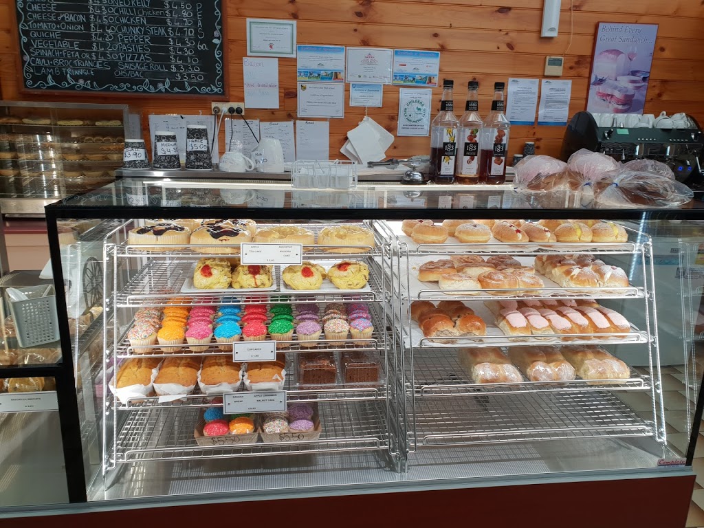 Childers Hot Bread & Cake Shop | bakery | 82 Churchill St, Childers QLD 4660, Australia | 0741261713 OR +61 7 4126 1713