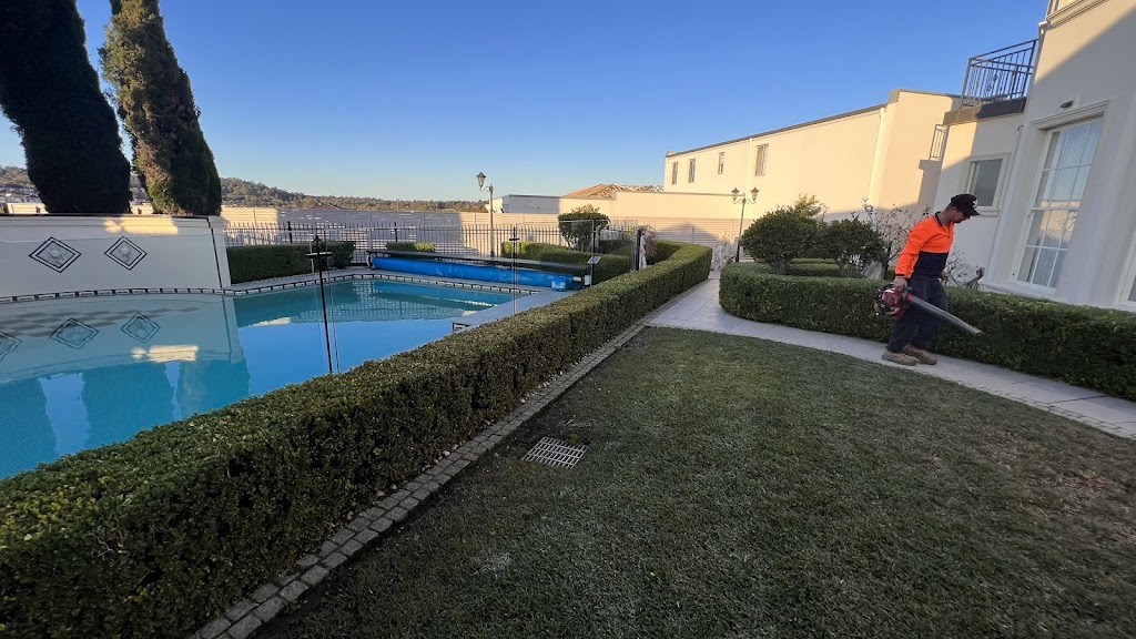 MG LAWN SERVICES PTY LTD | 29 Dobu Pl, Glenfield NSW 2167, Australia | Phone: 0457 979 408