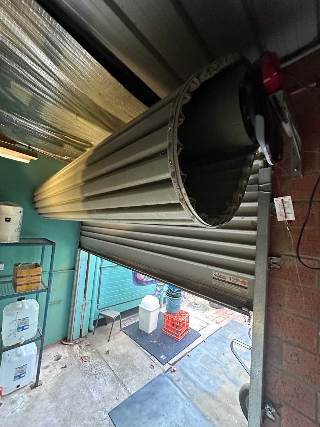 AM Garage Doors | 12 Bondon Cres, Manor Lakes VIC 3024, Australia | Phone: 0493 100 705