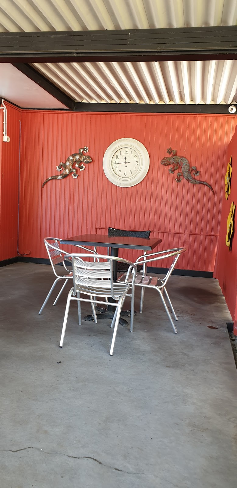 Lewos Cafe | cafe | 65 Peak Downs St, Capella QLD 4723, Australia | 0749849512 OR +61 7 4984 9512