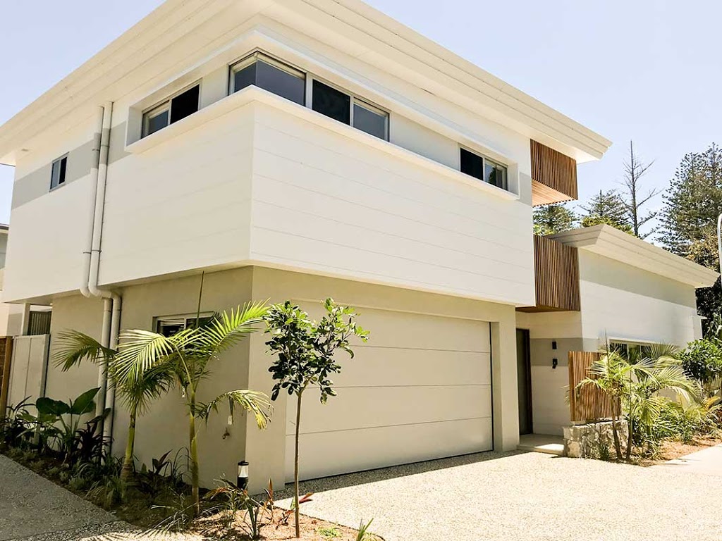 Fat Frog Beach Houses | 6 Shirley Ln, Byron Bay NSW 2481, Australia | Phone: (02) 6684 6052