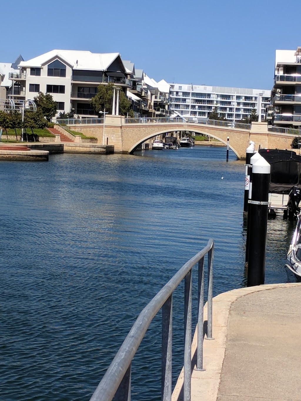 Huge House on the Grand Canal | lodging | 15 Florian Mews, Mandurah WA 6210, Australia