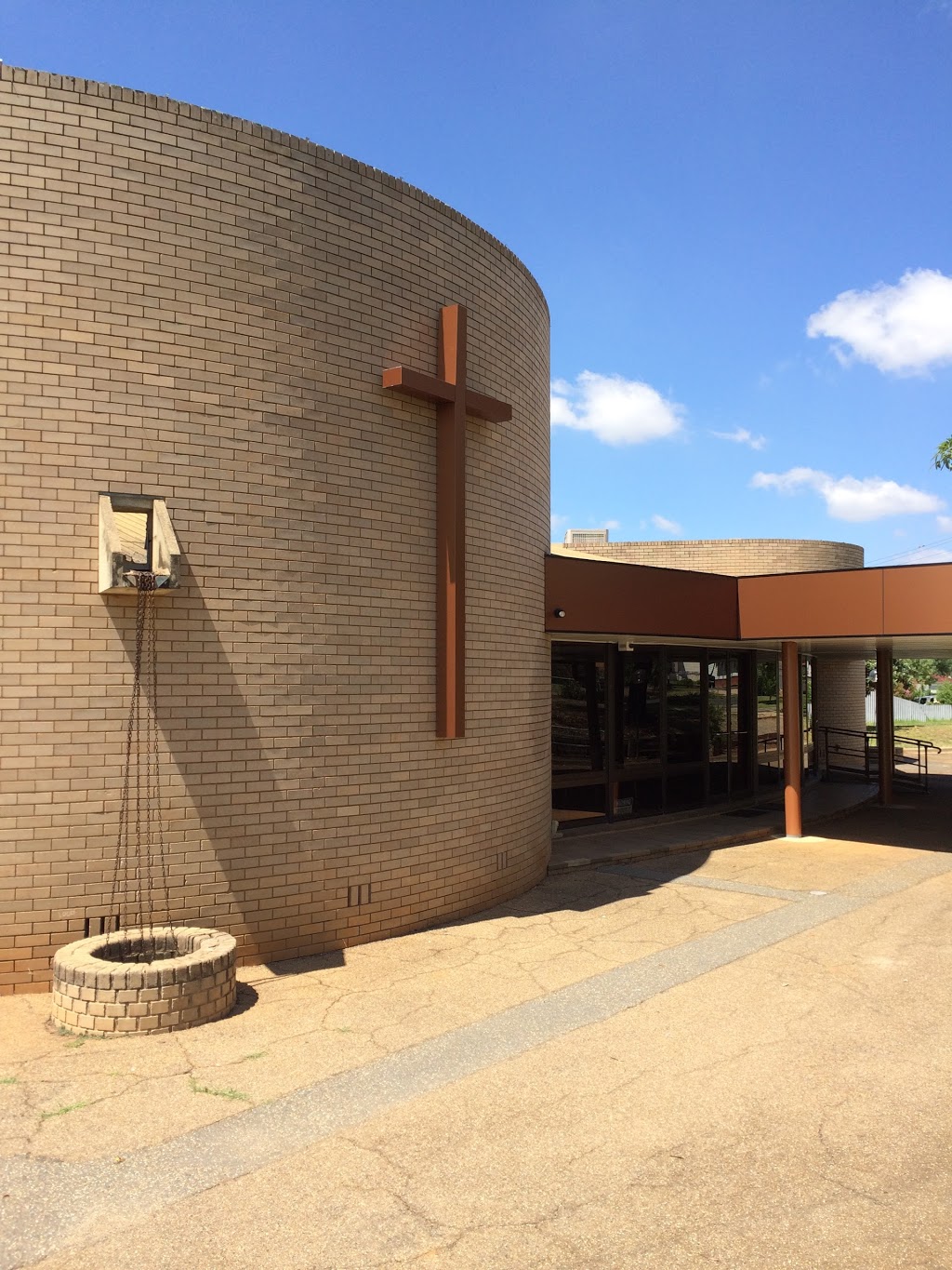 Sacred Heart Catholic Church | church | Lake Albert Rd, Kooringal NSW 2650, Australia | 0269226057 OR +61 2 6922 6057