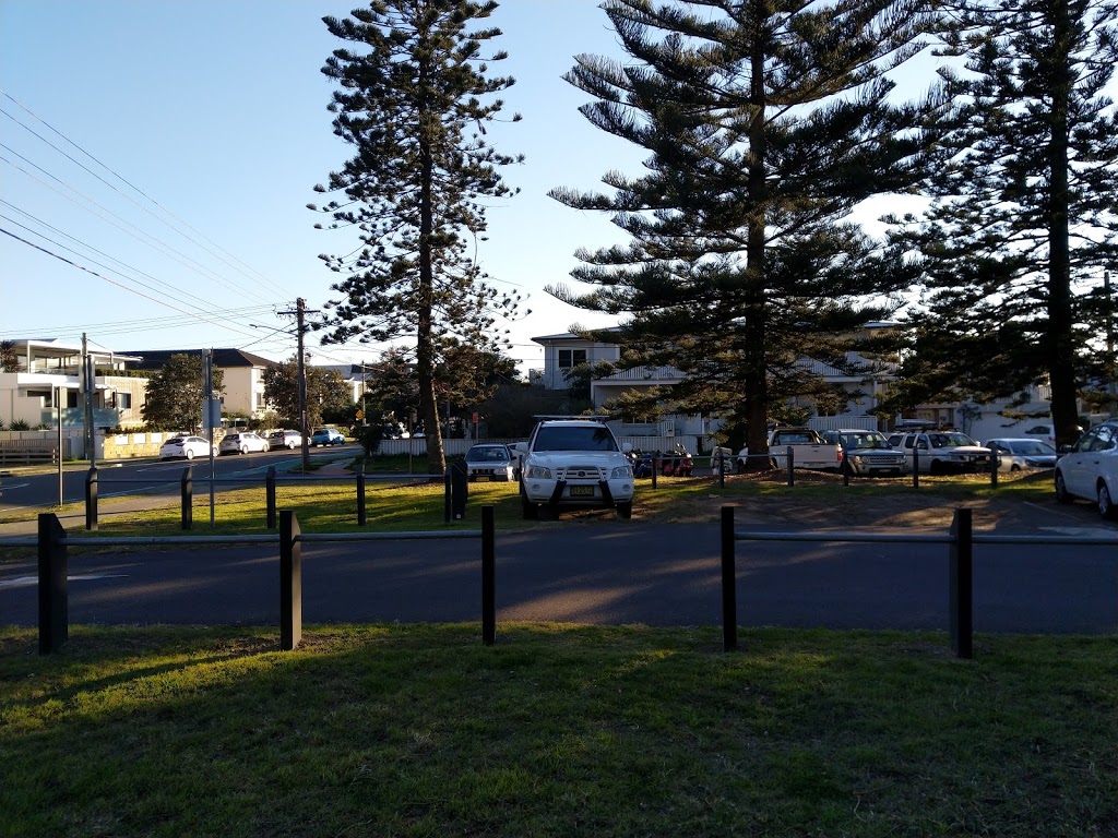 Narrabeen SLSC Carpark | parking | Cnr Albert Street &, Ocean St, Narrabeen NSW 2101, Australia