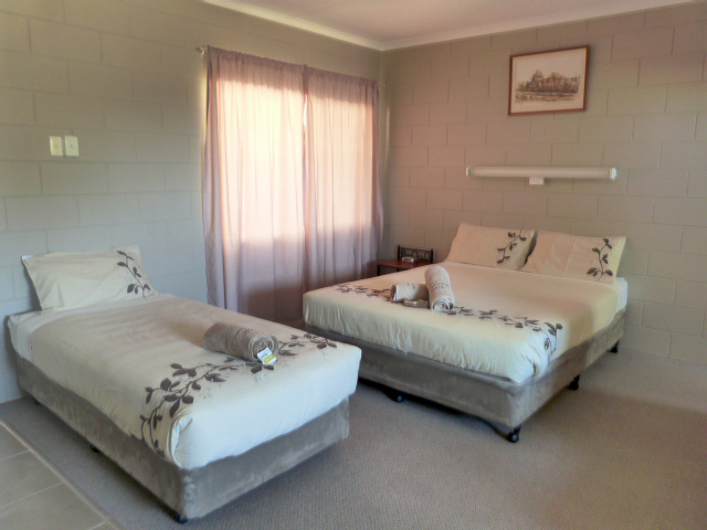 Hillview Motel - Motel In Richmond Hill | Best Budget Motel | Tr | lodging | 3A Hackett Terrace, Charters Towers City QLD 4820, Australia | 0747871973 OR +61 7 4787 1973
