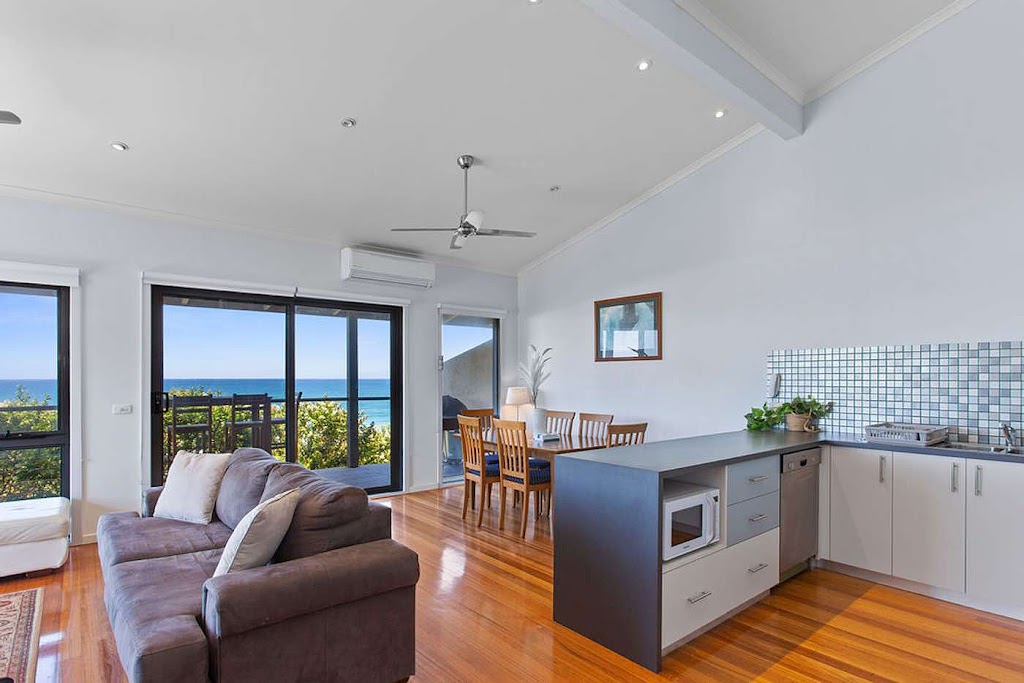 4 Whitecrest Great Ocean Road Resort - Ocean View | 4/5230 Great Ocean Rd, Wongarra VIC 3234, Australia | Phone: 0428 430 367