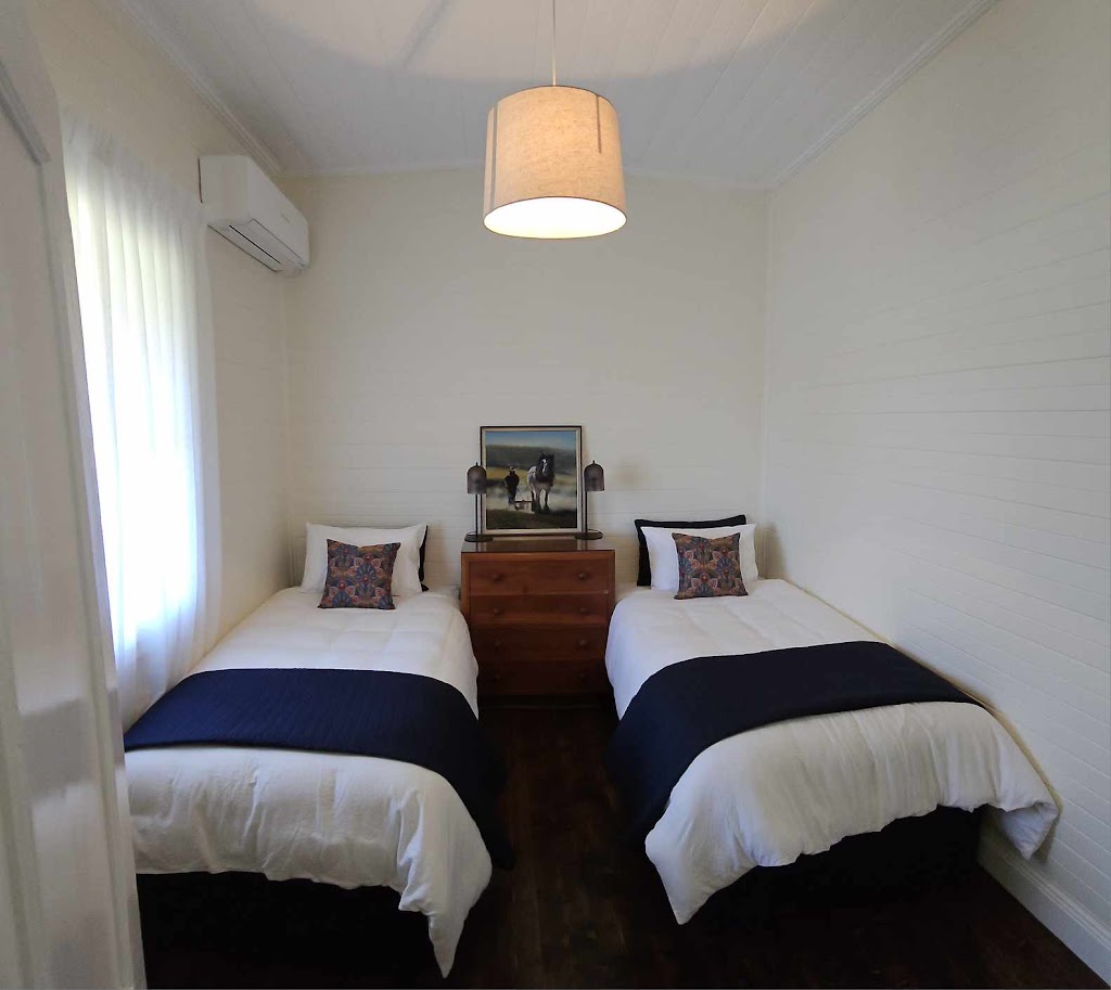 oak tree farmhouse | 175 Coramba Rd, Dorrigo NSW 2453, Australia | Phone: 0448 693 541
