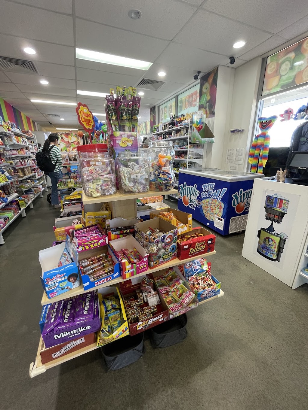 Lolly Castle Hussky | 3/57 Owen St, Huskisson NSW 2540, Australia | Phone: 0490 051 464
