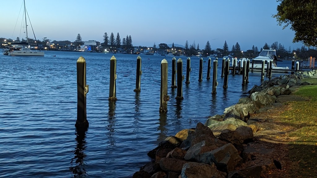 The Lake House on Wallis | 30A The Lakes Way, Elizabeth Beach NSW 2428, Australia | Phone: 0413 133 644