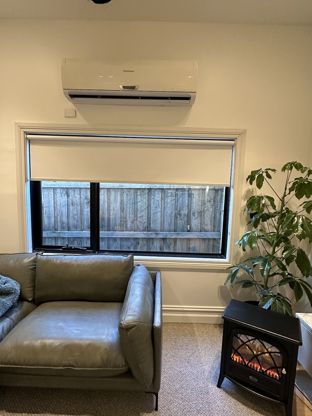 Urban Shutters and Blinds | 5 Azolla Ave, Werribee VIC 3030, Australia | Phone: 1300 704 748