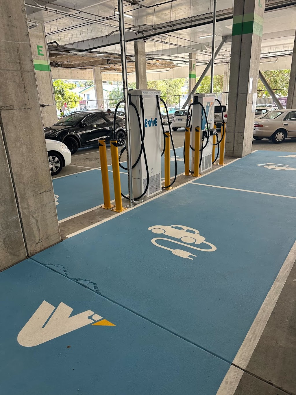 Evie Charging Station | 605 Robinson Rd W, Aspley QLD 4034, Australia | Phone: 1300 463 843