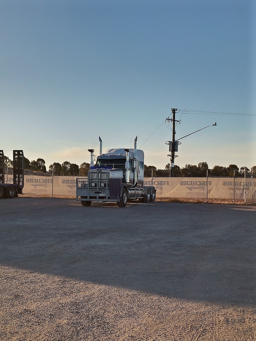 Fishers Haulage | 40 Gibson Pl, Howlong NSW 2643, Australia | Phone: 0427 860 044