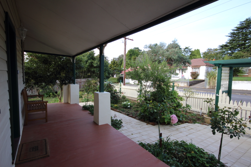 Lilac Cottage | 279 Katoomba St, Katoomba NSW 2780, Australia | Phone: (02) 4787 8231