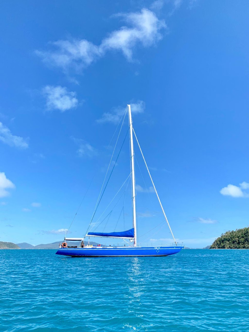 Southern Cross Sailing Adventures | travel agency | Coral Sea Marina, Shingley Dr, Airlie Beach QLD 4802, Australia | 0749677555 OR +61 7 4967 7555