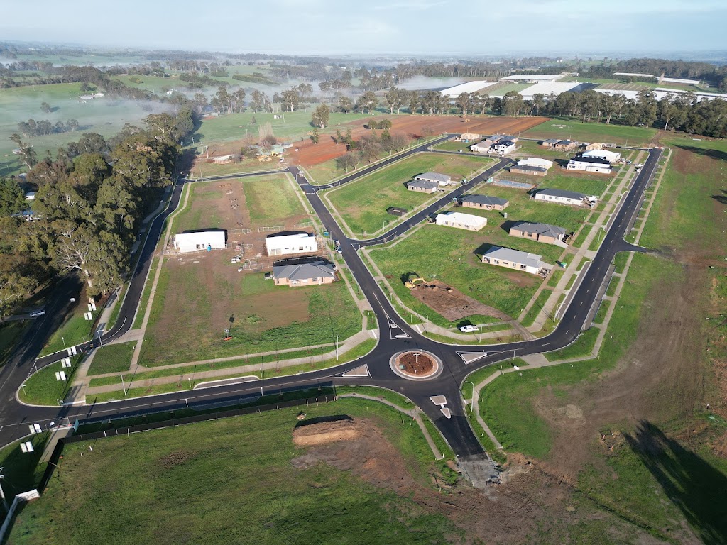 Drouin Fields Estate | 70 Gardner and Holman Rd, Drouin VIC 3818, Australia | Phone: 0466 990 241