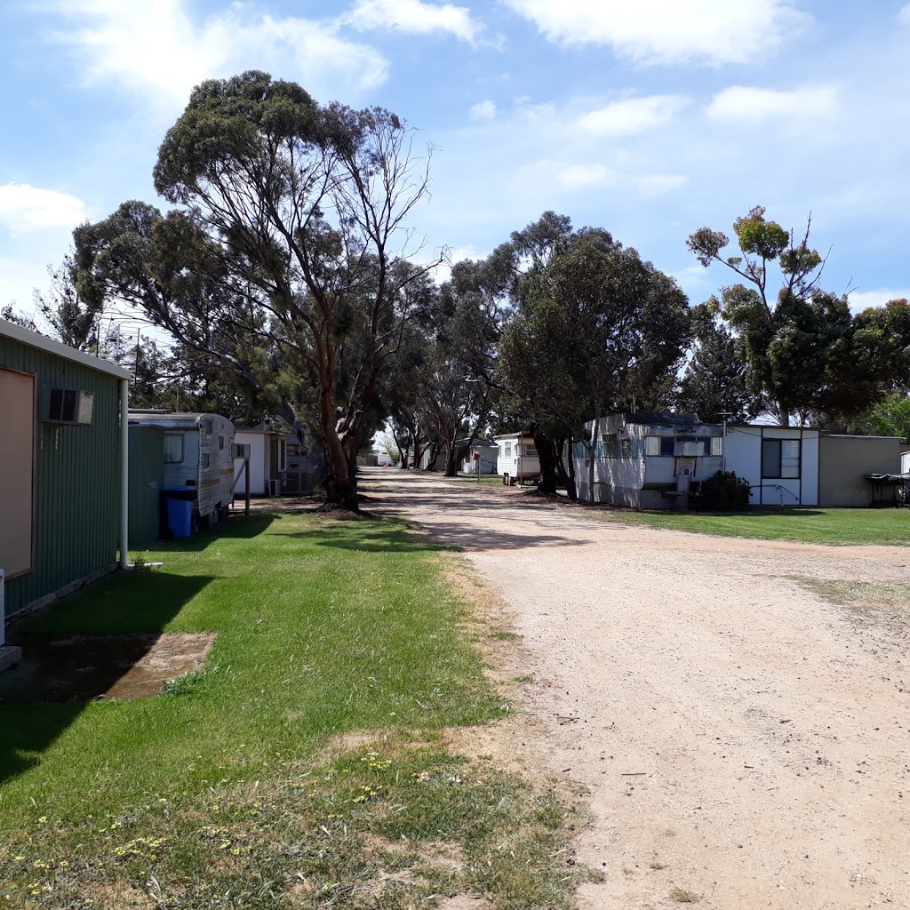 Kangaroo Lake Caravan Park | 2625 Murray Valley Hwy, Mystic Park VIC 3579, Australia | Phone: (03) 5457 9333