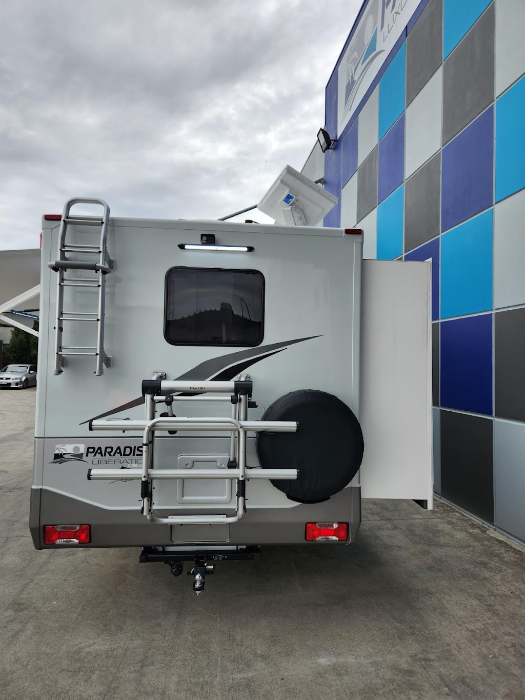 Paradise Luxury Motorhomes | 21 Dixon St, Yatala QLD 4207, Australia | Phone: (07) 3063 5168