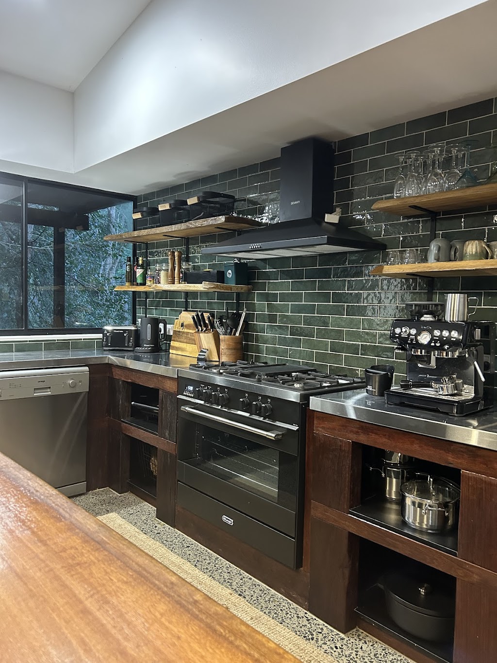 The Creekside Hideaway | 1125 Gold Coast Springbrook Rd, Mudgeeraba QLD 4213, Australia | Phone: 0407 913 918