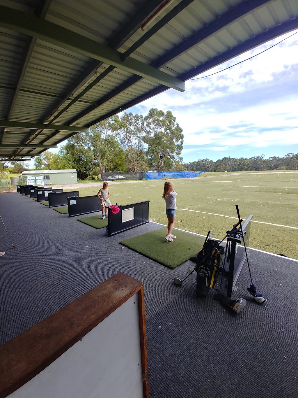 Berwick Montuna Driving Range | 295 Beaconsfield-Emerald Rd, Beaconsfield VIC 3807, Australia | Phone: (03) 9707 1887