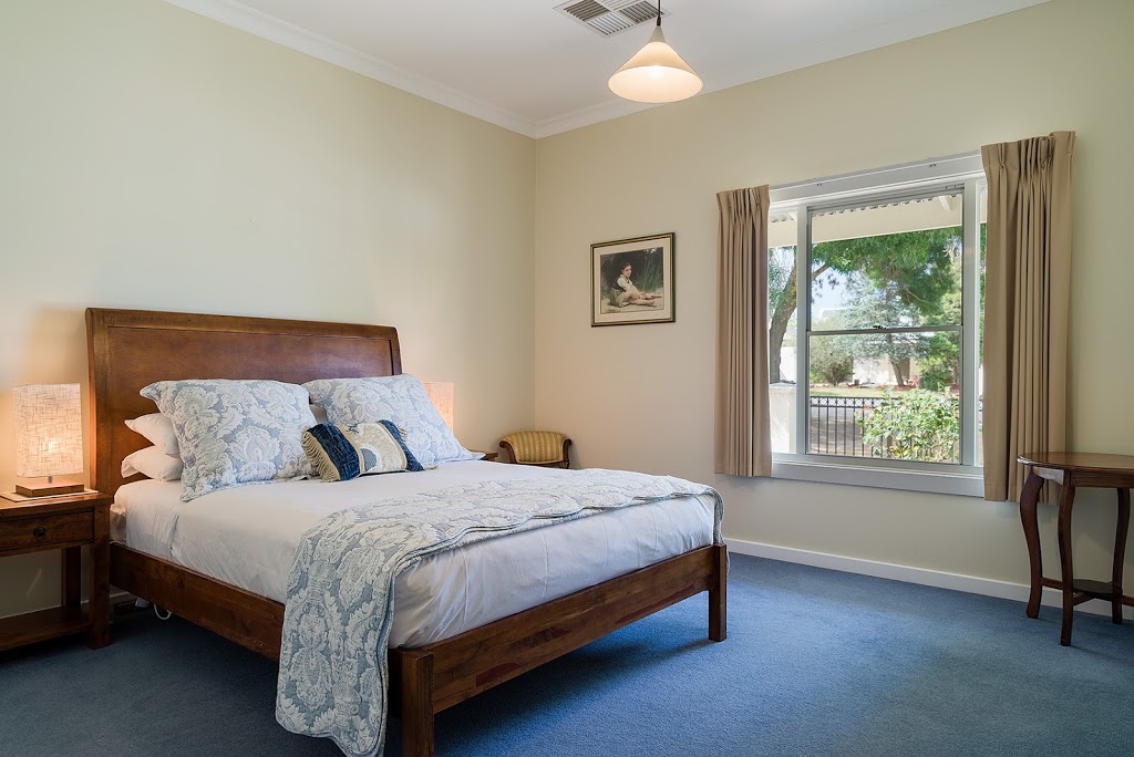 Berkley Street Townhouse | lodging | 1/15 Berkeley St, Castlemaine VIC 3450, Australia | 0427721196 OR +61 427 721 196