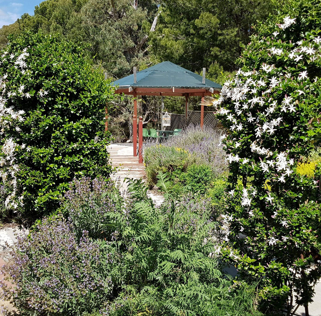 Barossa Glen - Henris Cottage - Bed and Breakfast | lodging | 361 McCallum Rd, Rosedale SA 5350, Australia | 0400244187 OR +61 400 244 187