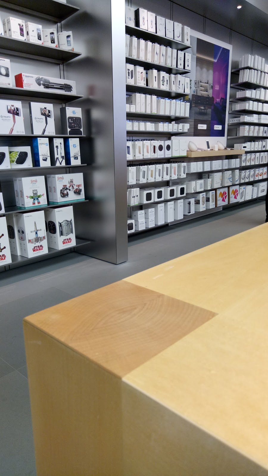 Apple Garden City Perth | electronics store | 125 Riseley St, Booragoon WA 6154, Australia | 0865576000 OR +61 8 6557 6000