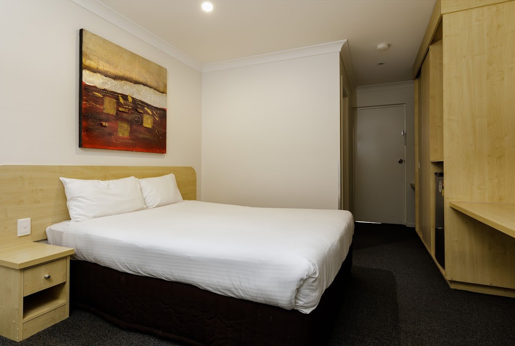 Waterloo Bay Motel | lodging | 25 Byrneside Terrace, Wynnum QLD 4178, Australia | 0738932344 OR +61 7 3893 2344