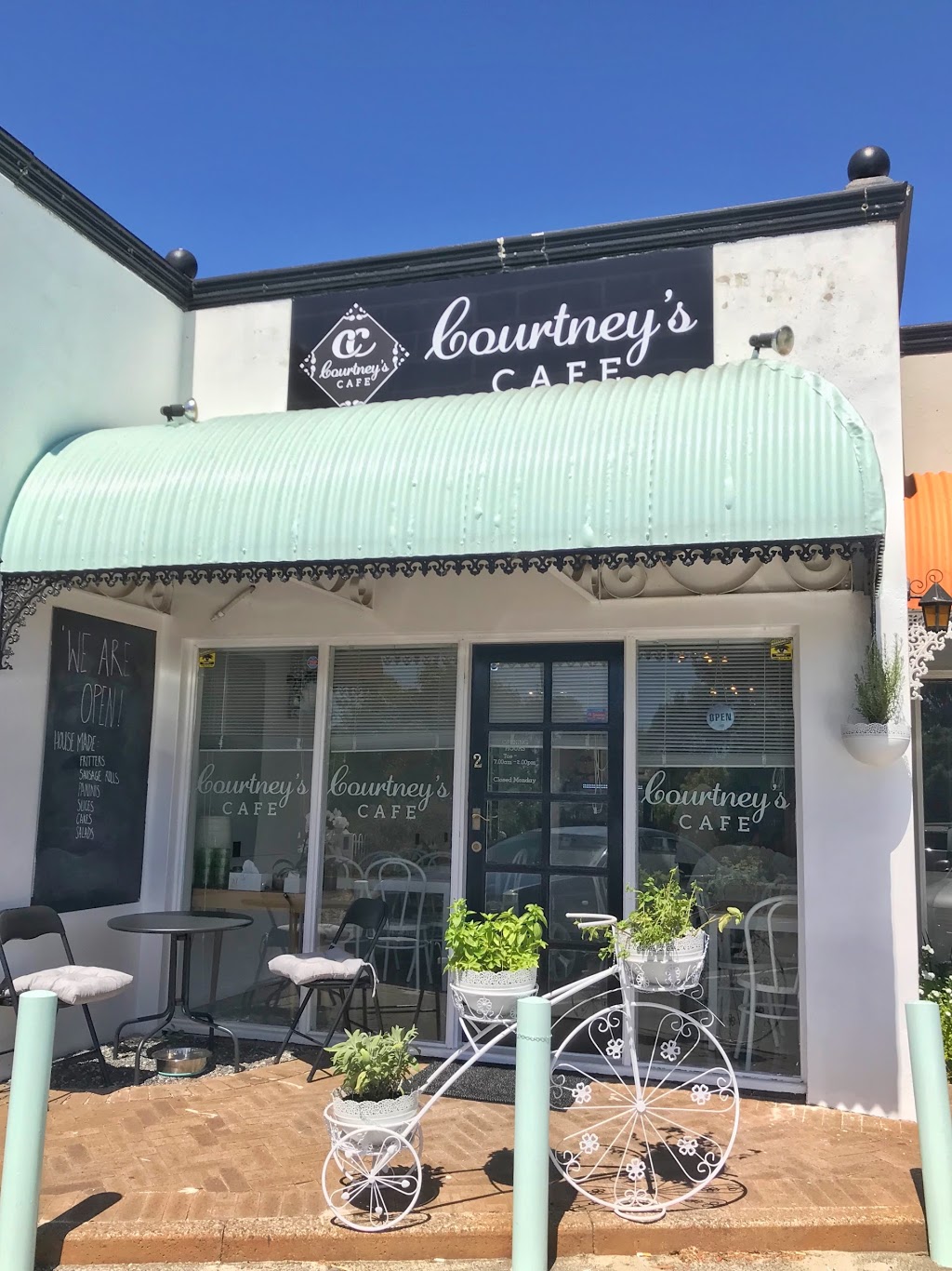 Courtneys Cafe | cafe | Shop 2/152 Queens Rd, South Guildford WA 6055, Australia | 0861424854 OR +61 8 6142 4854