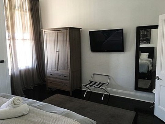 Cleve Boutique Accommodation |  | 14 Main St, Cleve SA 5640, Australia | 0458282200 OR +61 458 282 200
