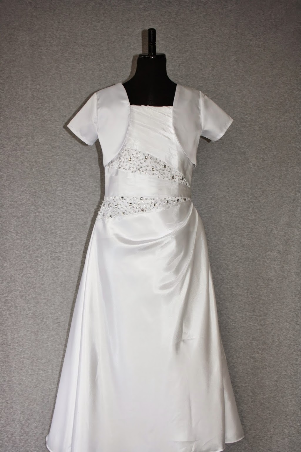 Silk n Satin Communion Dresses | 5 Mariner Cl, Cranbourne North VIC 3977, Australia | Phone: 0431 230 667