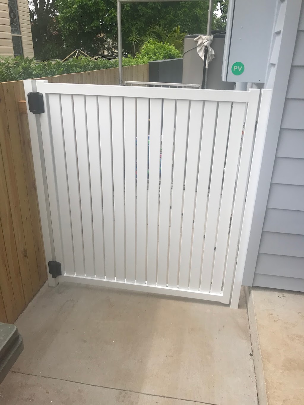 Complete Pool Fencing | 17 Burwana Pl, Wellington Point QLD 4160, Australia | Phone: 0438 269 638