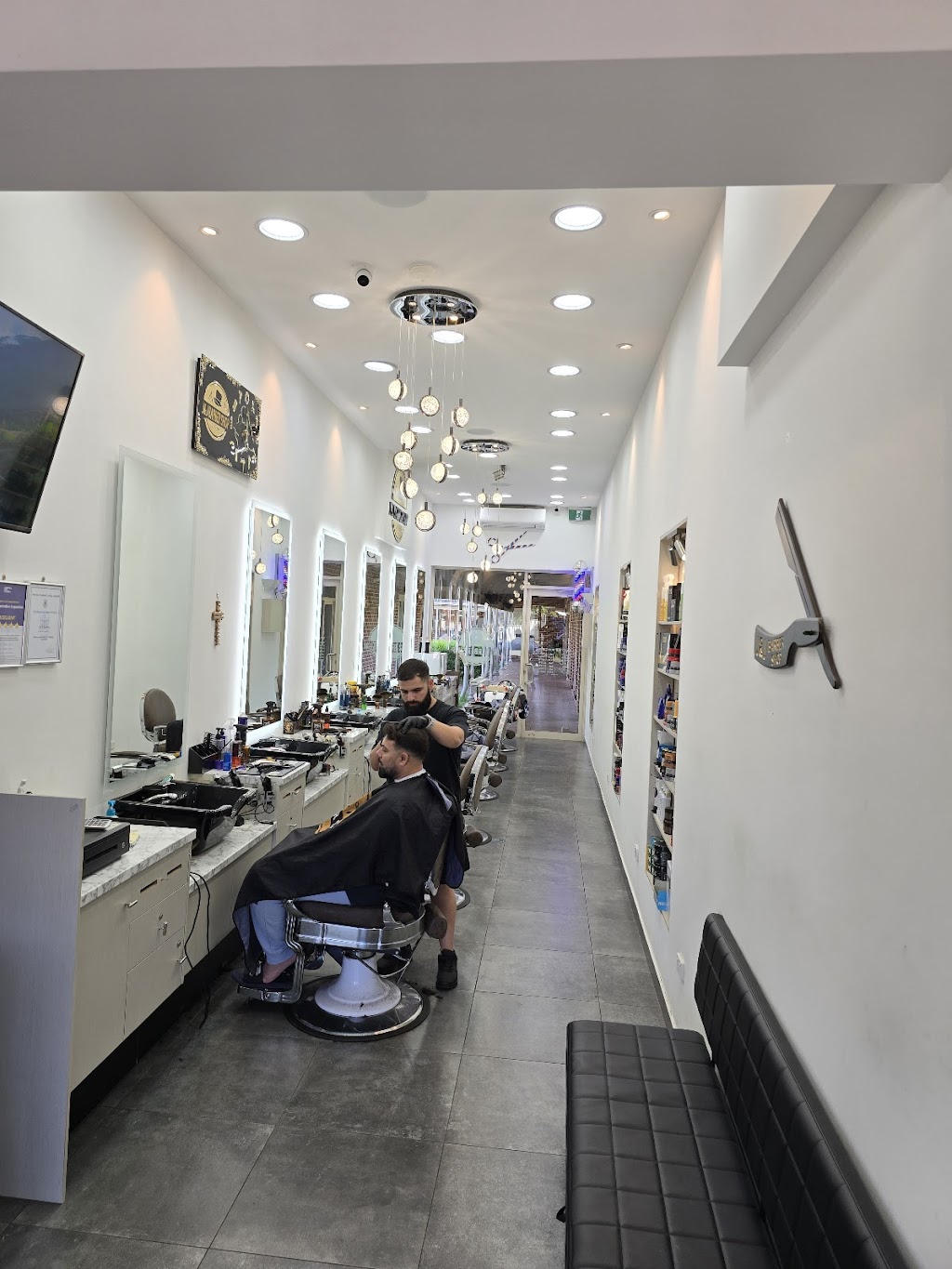 J & J Barber Shop Abbotsbury | Shop 7/60 Stockdale Cres, Abbotsbury NSW 2176, Australia | Phone: (02) 9610 7809