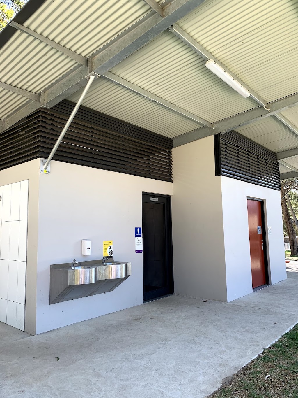 Public Toilets Manly Creek | 112 King St, Manly Vale NSW 2093, Australia | Phone: (03) 5941 2929