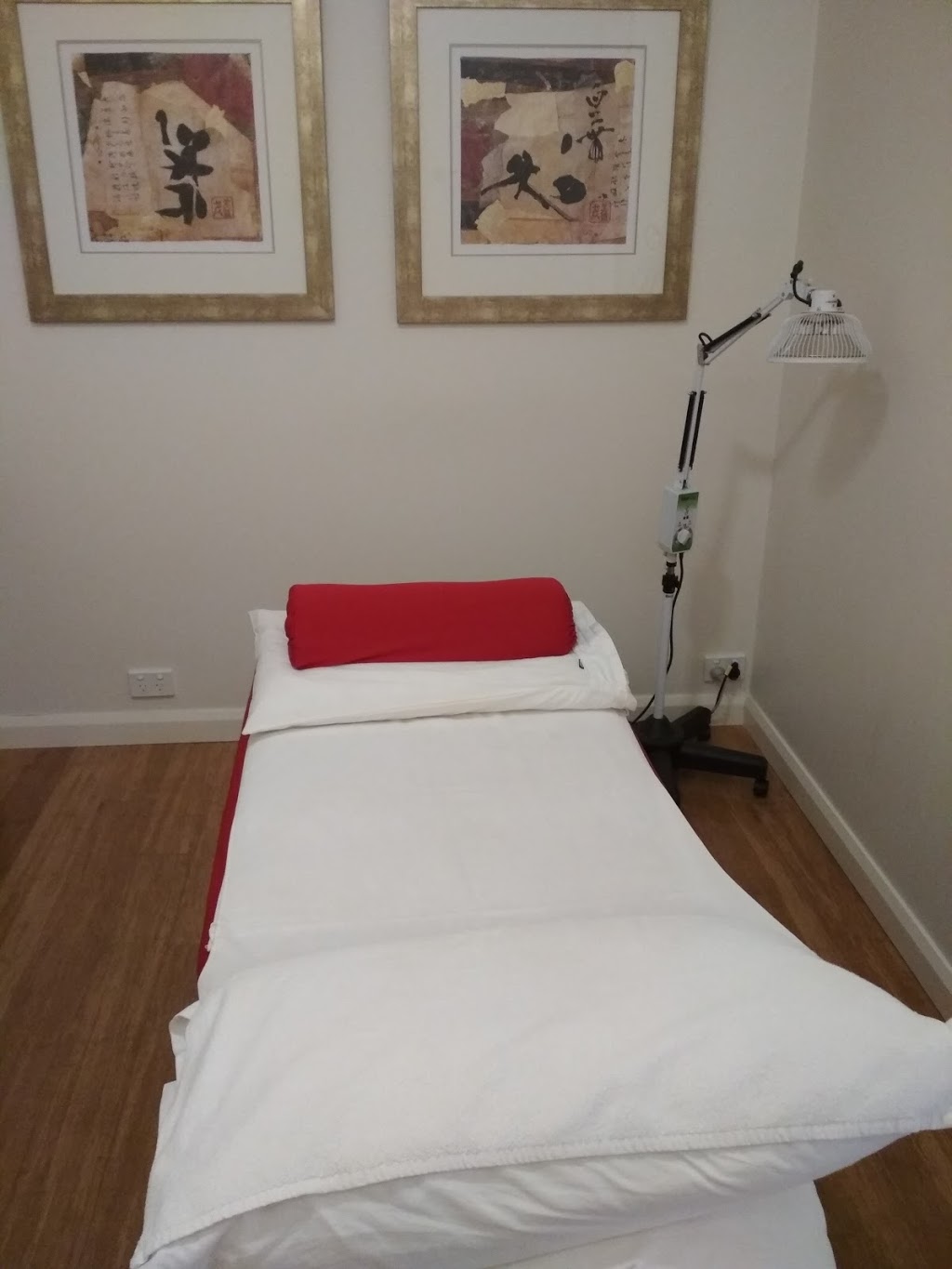 Keryn Hawker (Acupuncture and Chinese medicine) helping you reli | health | The Village Healing Centre, Shop 1/35 Adams St, Curl Curl NSW 2096, Australia | 0432014131 OR +61 432 014 131