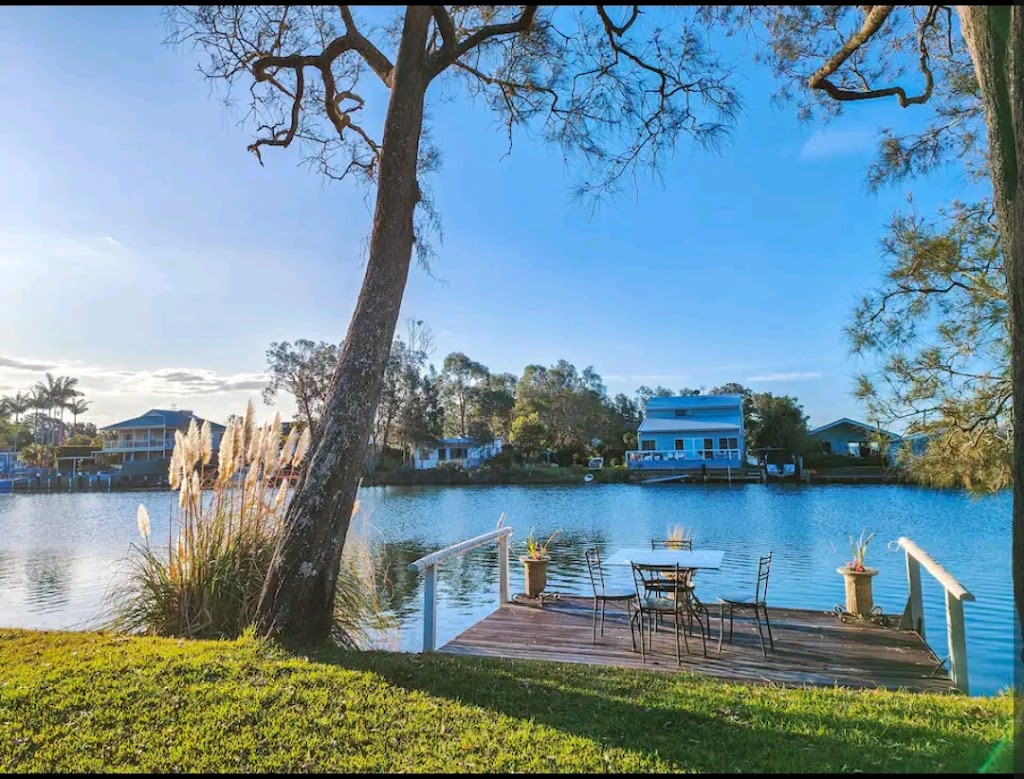 Lakeside Serenity: Your Ultimate Retreat | 2 Kalua Dr, Chittaway Bay NSW 2261, Australia | Phone: 0422 757 818