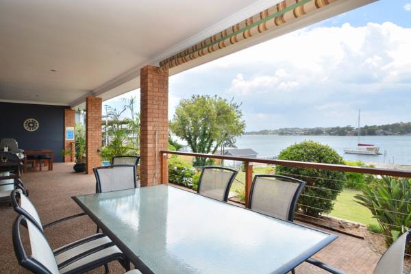 The House on the Lake | 64 Sealand Rd, Fishing Point NSW 2283, Australia | Phone: (02) 8840 2852