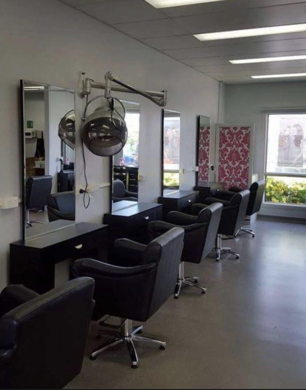 Sleek n Chic Hair Boutique | 67 Hammond Way, Kelso QLD 4815, Australia | Phone: (07) 4755 6980