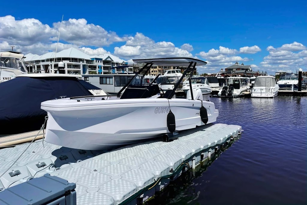 Ezy Roll Boat Docks | 11 King James Ct, Paradise Point QLD 4216, Australia | Phone: 0407 120 061