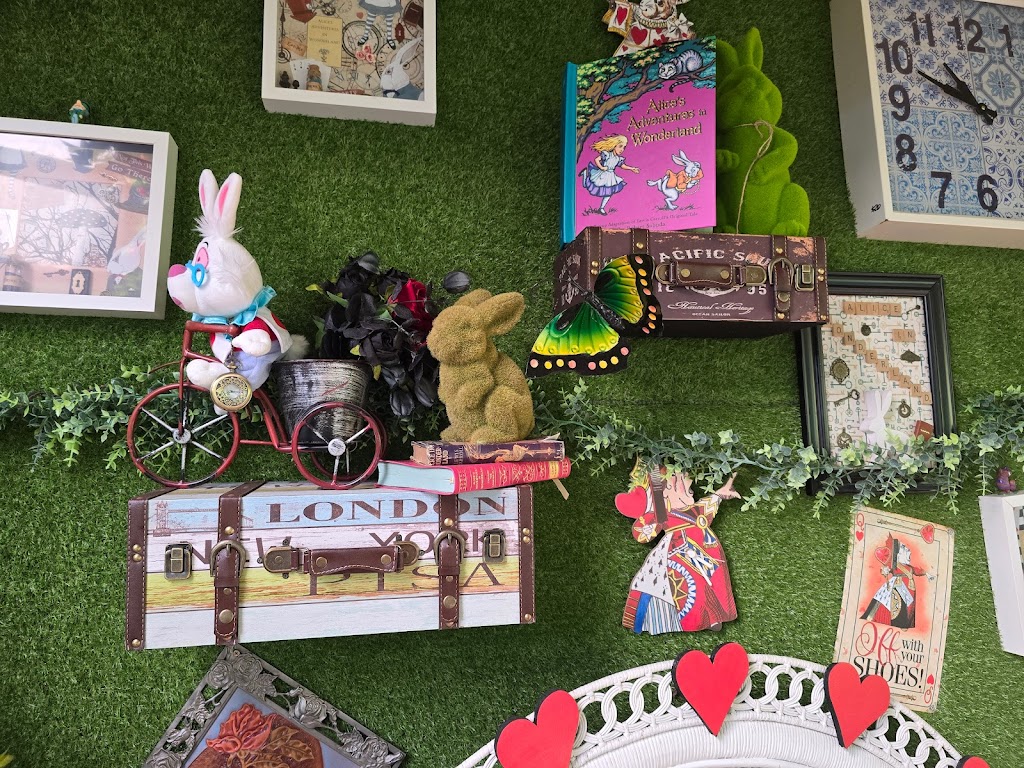 Twisted Wonderland Café | 5 Strouds Rd, Bonville NSW 2450, Australia | Phone: (02) 6653 4766