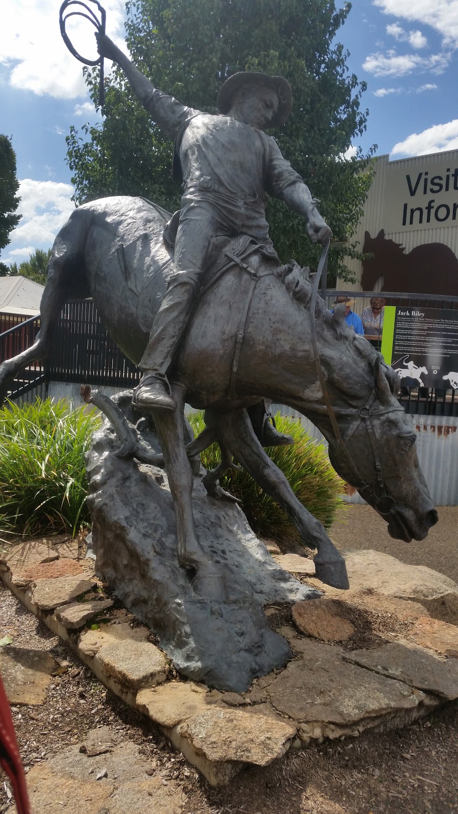 Corryong Visitor Information Centre | 50 Hanson St, Corryong VIC 3707, Australia | Phone: (02) 6076 2277