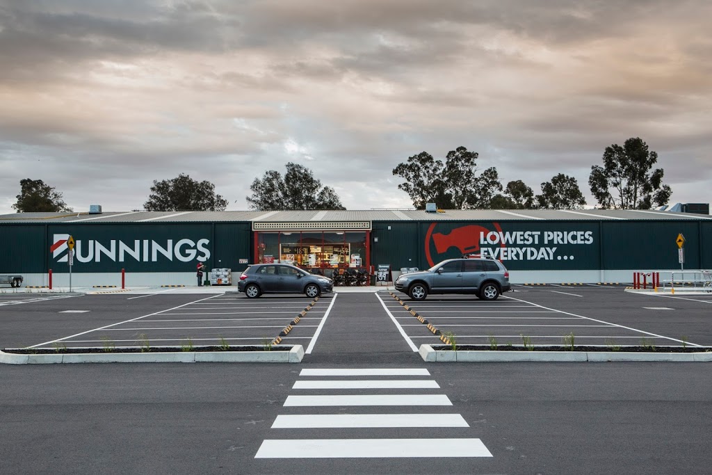 Bunnings Swan Hill | hardware store | Cnr Beveridge St &, Nyah Rd, Swan Hill VIC 3585, Australia | 0350362000 OR +61 3 5036 2000