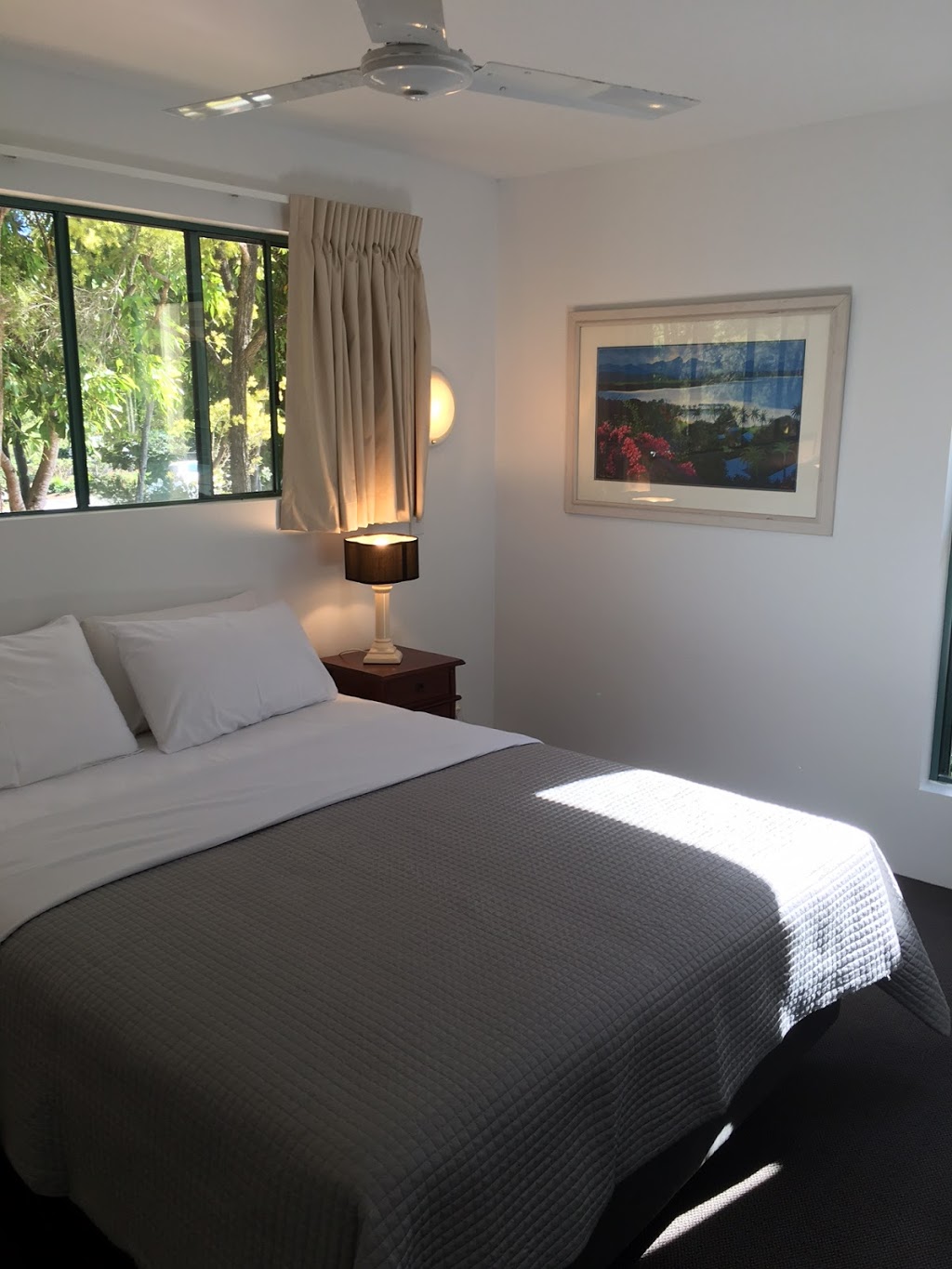 Chez Noosa Resort Motel | 263 Edwards St, Sunshine Beach QLD 4567, Australia | Phone: (07) 5447 2027