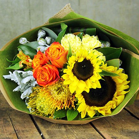 Bees and Blooms florist | 54A Louis St, Granville NSW 2142, Australia | Phone: (02) 9682 6497