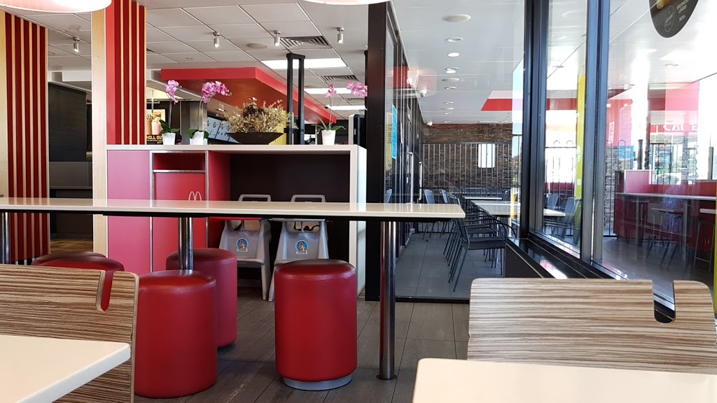 McDonalds Beechboro | meal takeaway | Altone Park Shopping Centre, Altone Rd, Beechboro WA 6063, Australia | 0893792044 OR +61 8 9379 2044